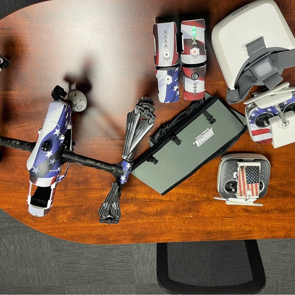 DJI Inspire 1 T600 Professional Drone Camera Batteries Props HardCase - Picture 1 of 4